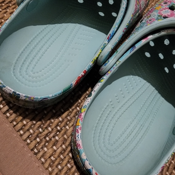 ⚠️SOLD⚠️Vera Bradley× Crocs Little Mermaid *Limited Edition* - Picture 3 of 6